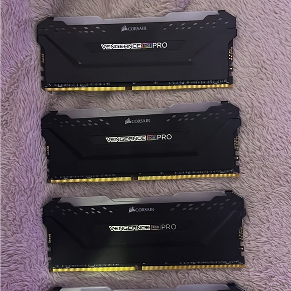 Corsair Black High-Performance RAM with Textured Heat Spreader